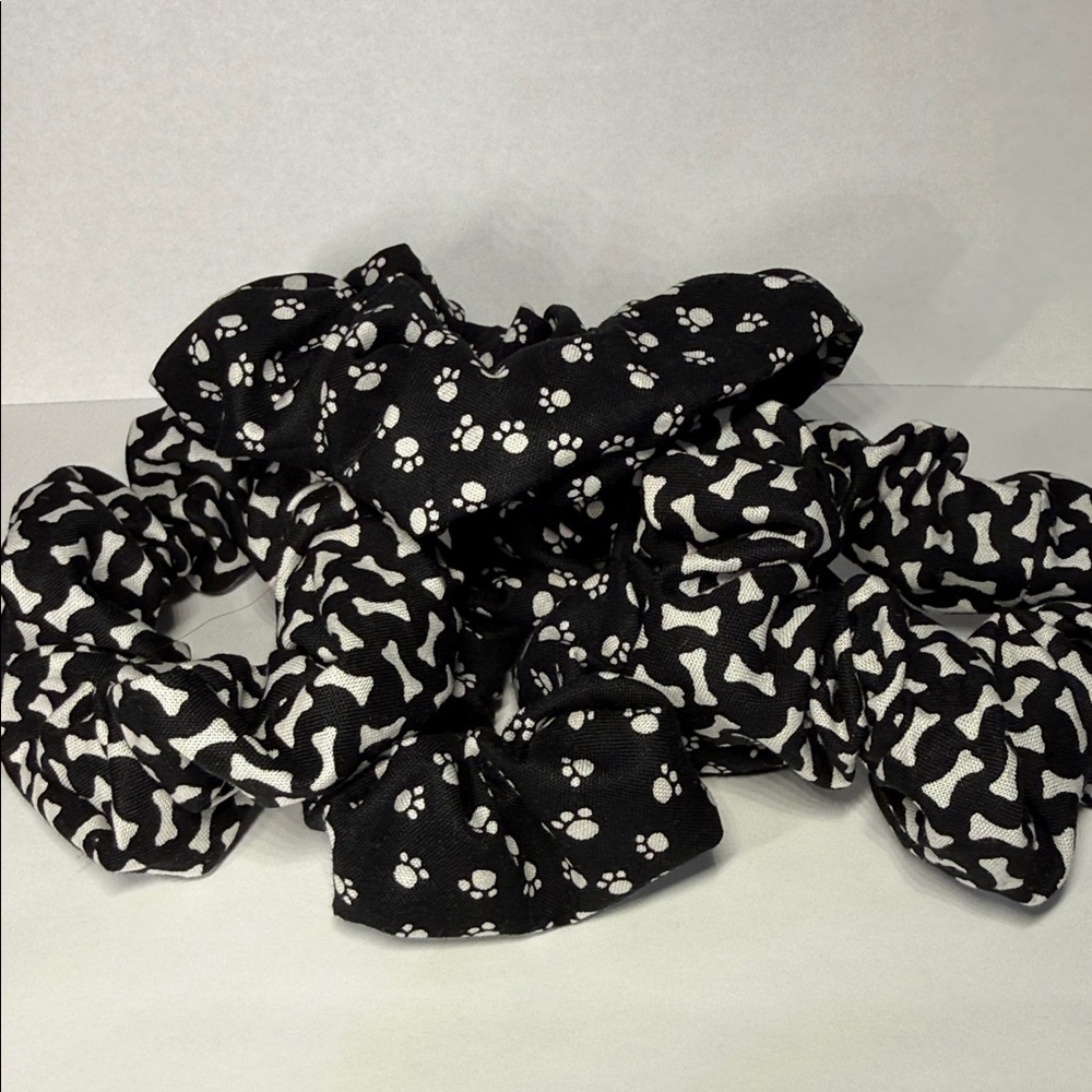 Paw Prints & Dog Bones 4- Pack Scrunchies Black & White